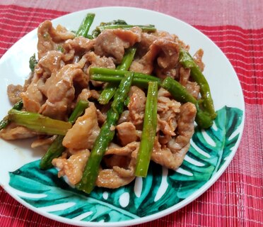 簡単！豚肉とアスパラのピリ辛炒め〜